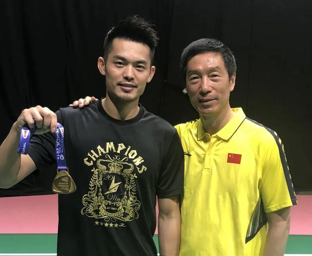 包含弗赖堡教练遭遇解雇传闻，球队狼狈局面的词条