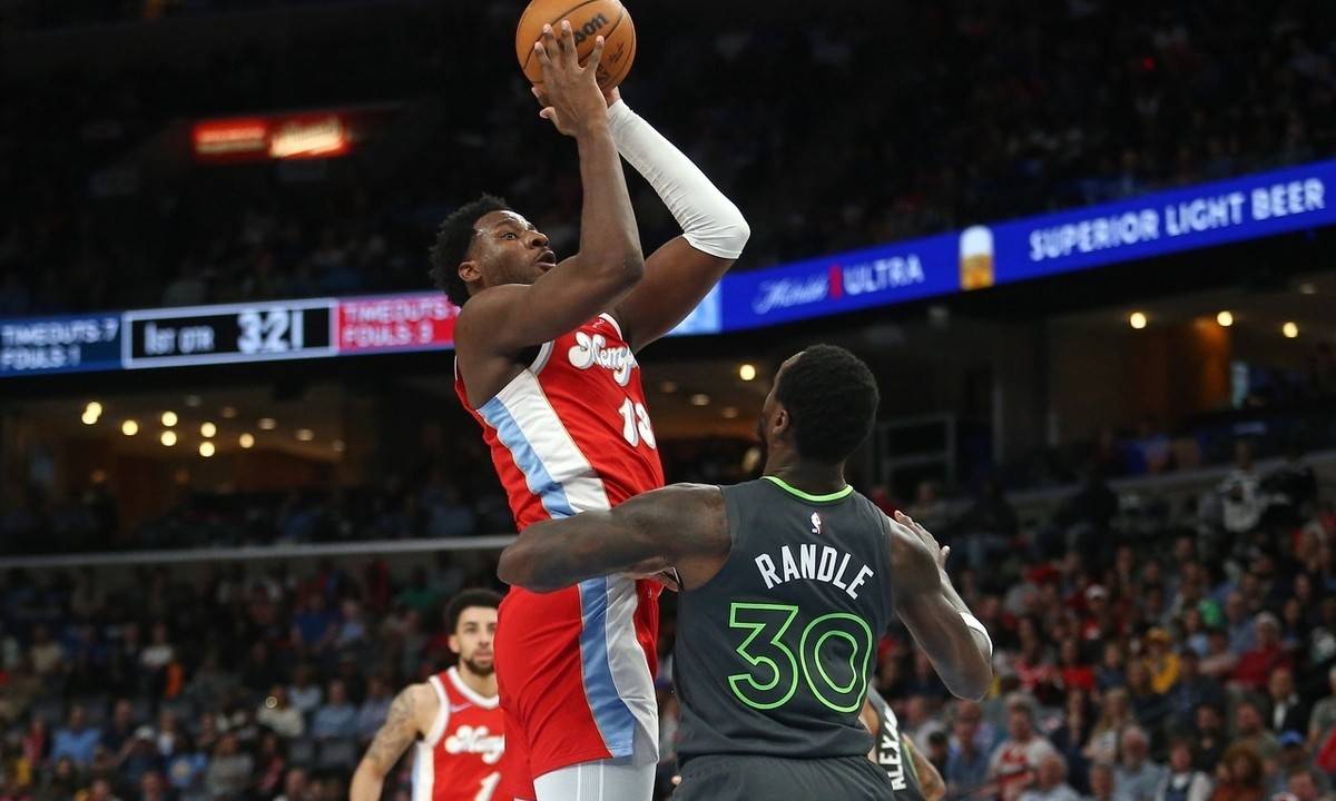 森林狼主场遭遇灰熊反扑,再度落败 森林狼主场遭遇灰熊反扑,再度落败