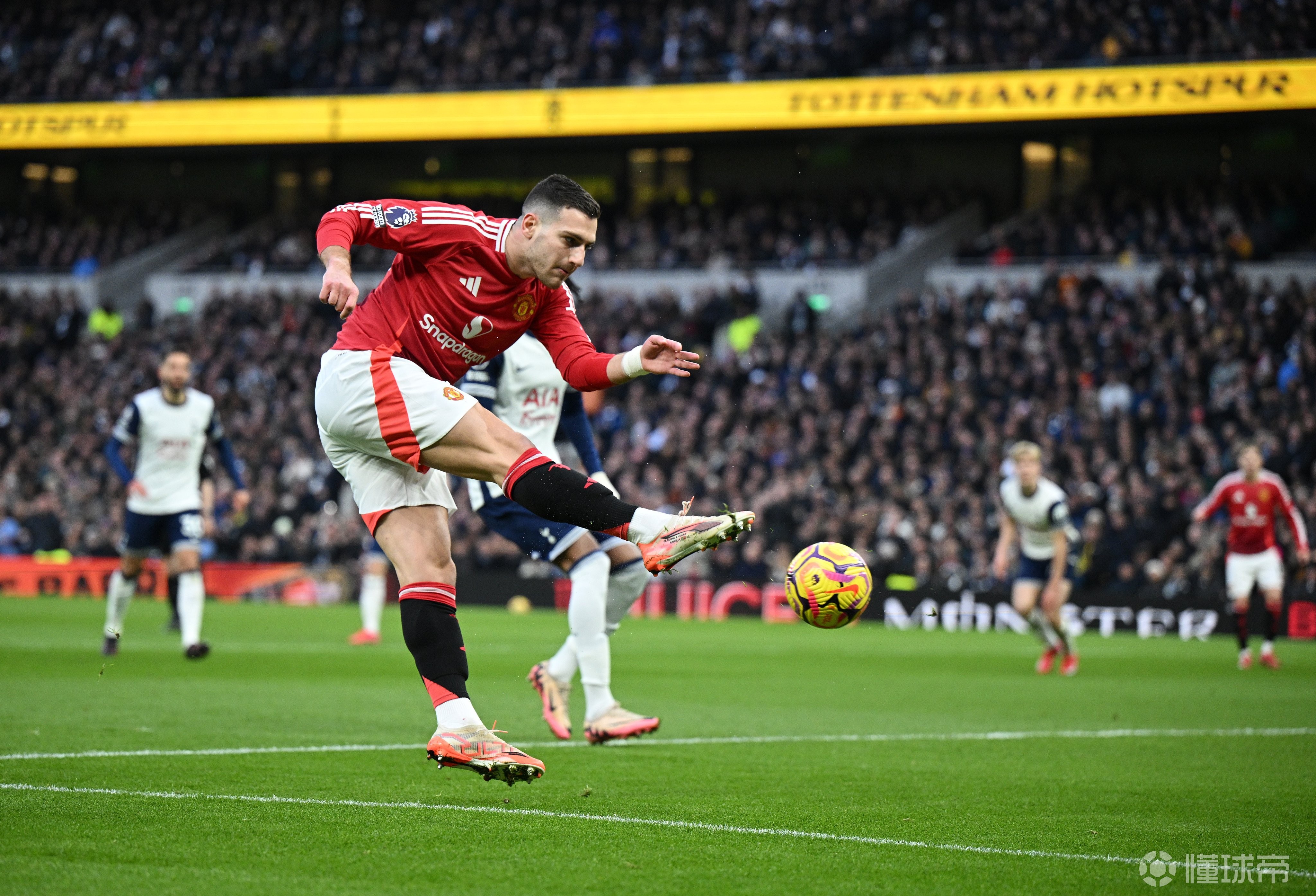 乐鱼体育注册-曼联主场击败曼市，重返领先地位的简单介绍