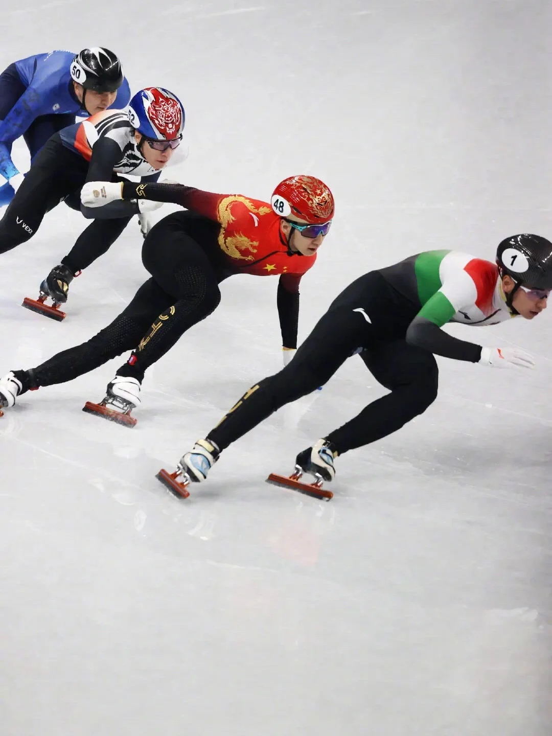 韩国足球联赛球队备战赛场上全力拼搏的简单介绍