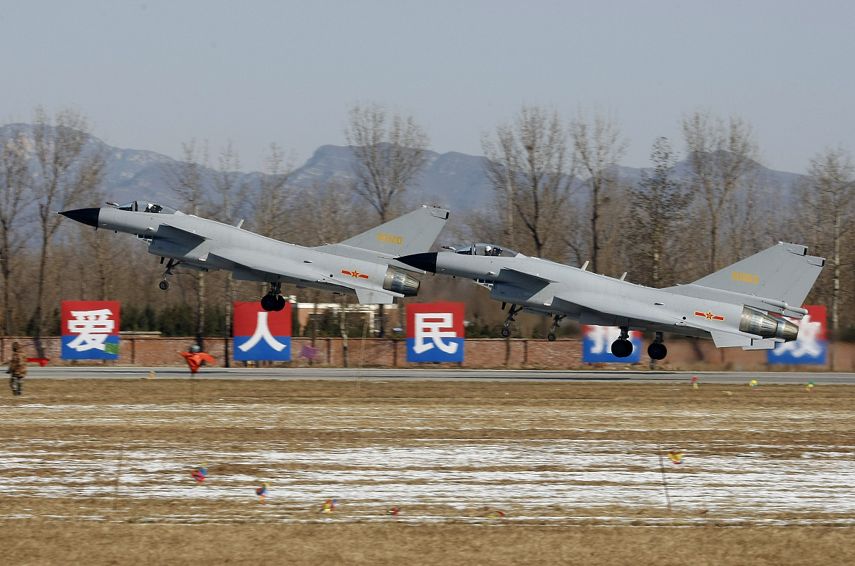 包含体育焦点：联赛前八名队伍将战机开启的词条