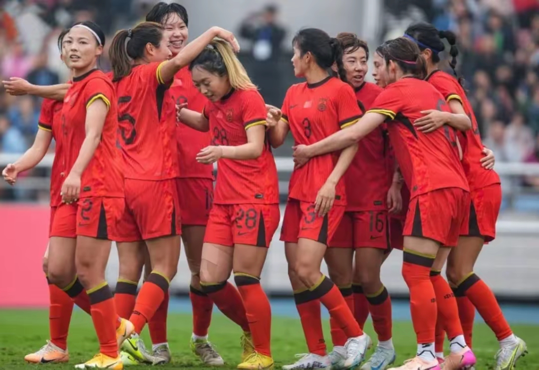 乐鱼体育新闻-世界女子足球巅峰对决，中国队力争绝对优势