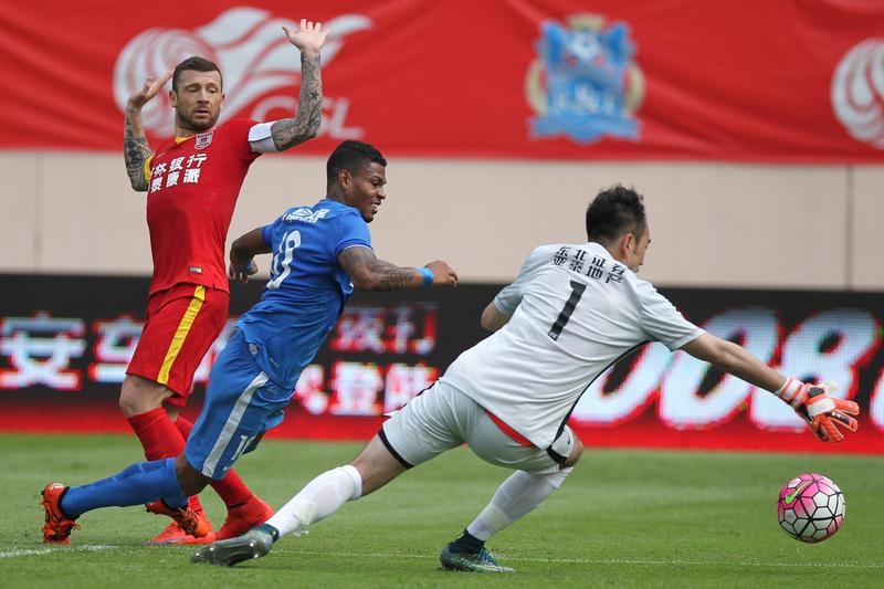 广州富力主场不敌广州恒大，保持垫底的简单介绍