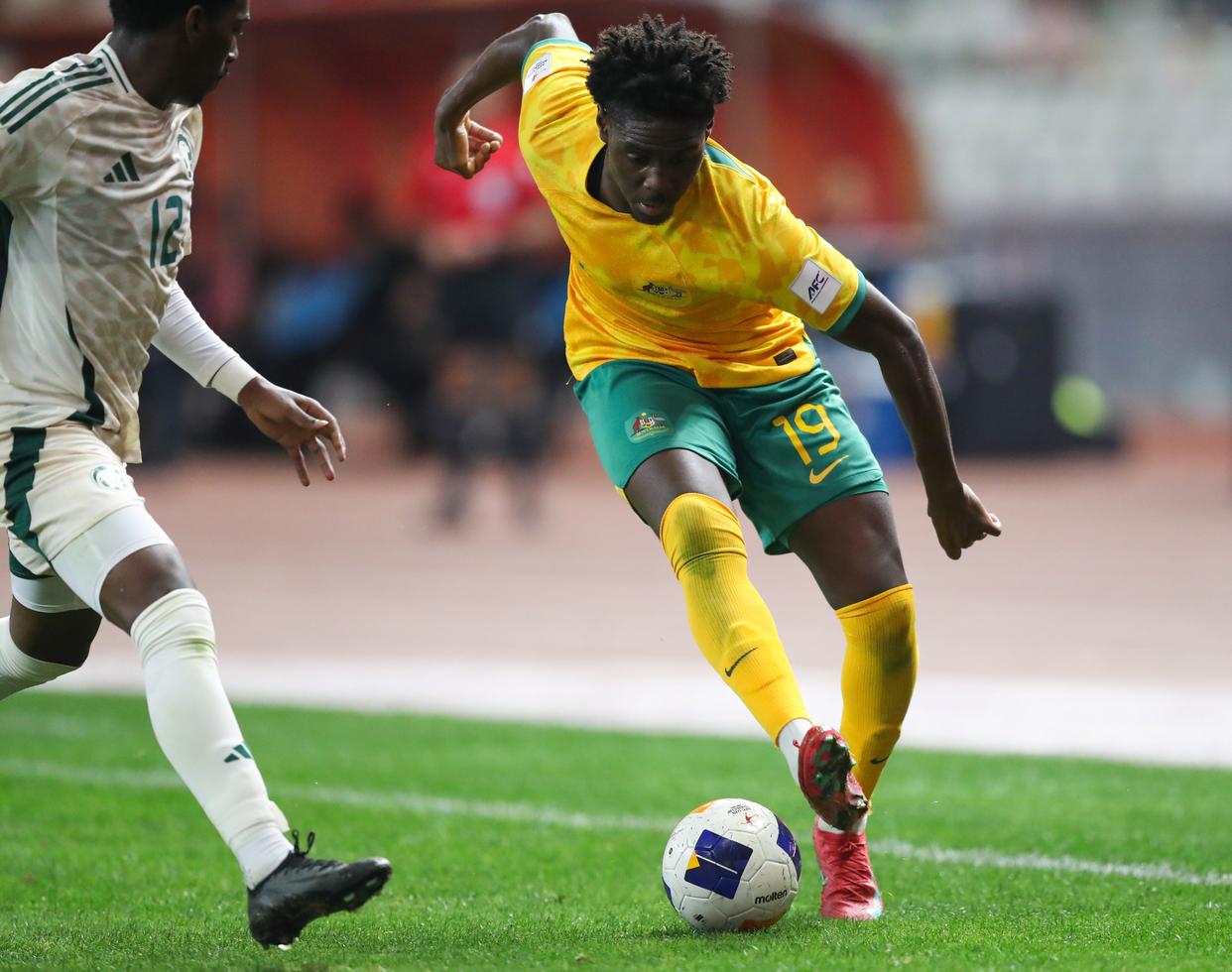 澳大利亚运动员突破自身记录，登顶领奖台