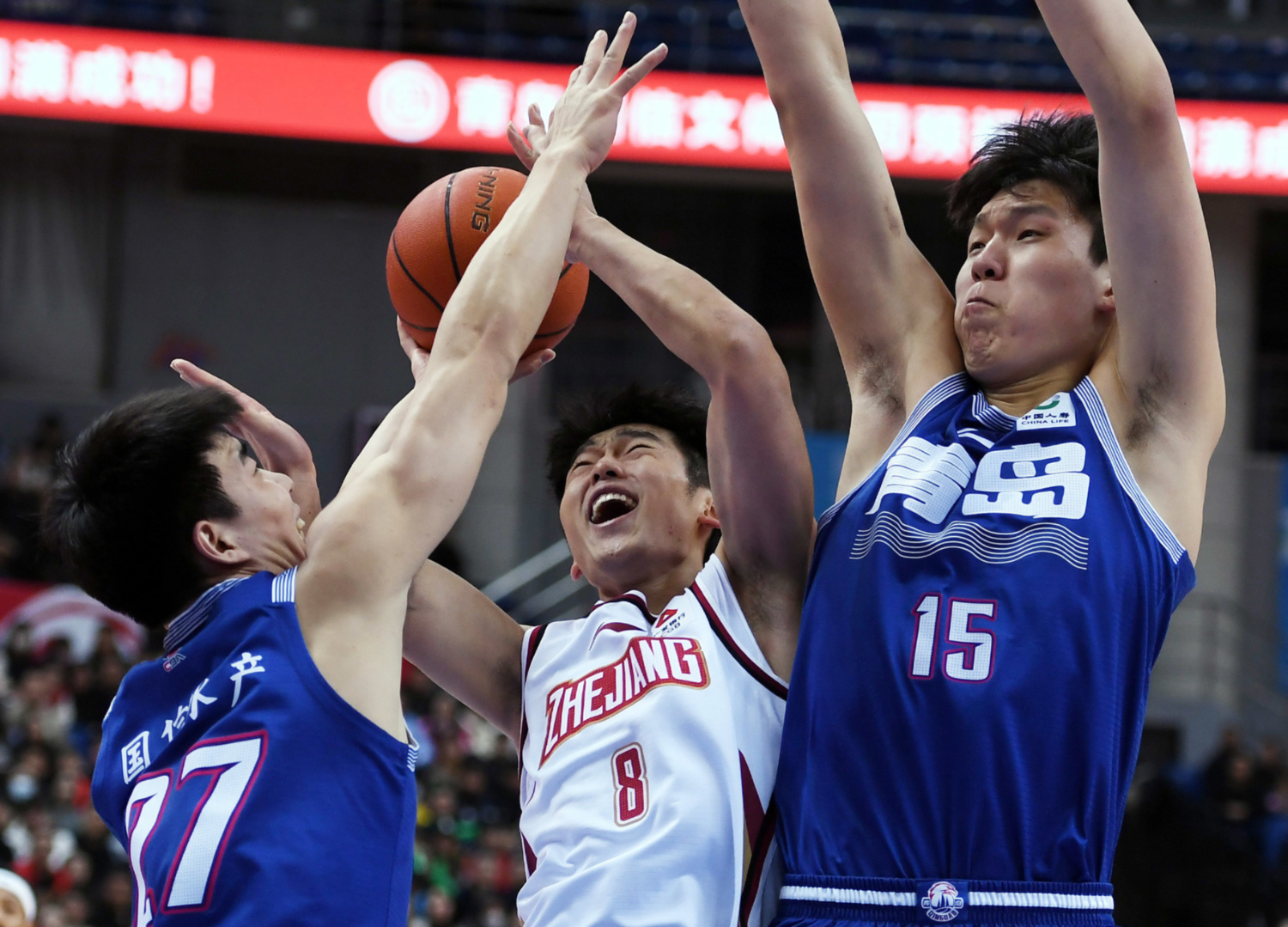 青岛男篮主场失利，遗憾告终