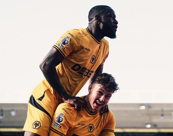 包含狼队门将神勇扑救，帮助球队逃过失球危机的词条