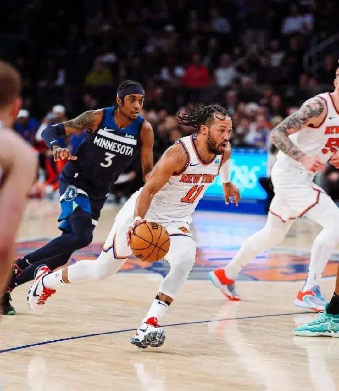 乐鱼体育馆-雄鹿主场大胜凯尔特人，领跑东部