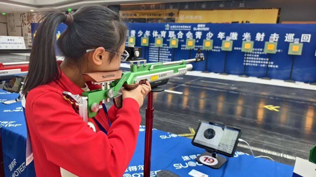乐鱼体育登录-射击比赛中表现抢眼，惊艳观众