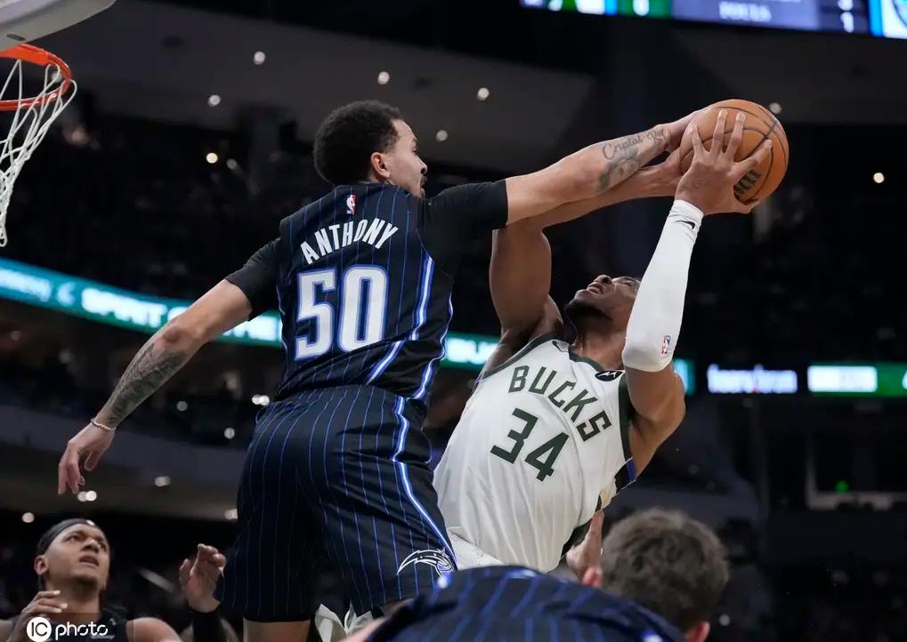 乐鱼体育官网入口-雄鹿绝地反击，字母哥以矛挡盾赢得魔术的简单介绍